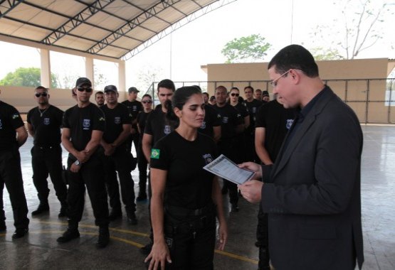 Socioeducadores concluem treinamento para uso de arma não letal