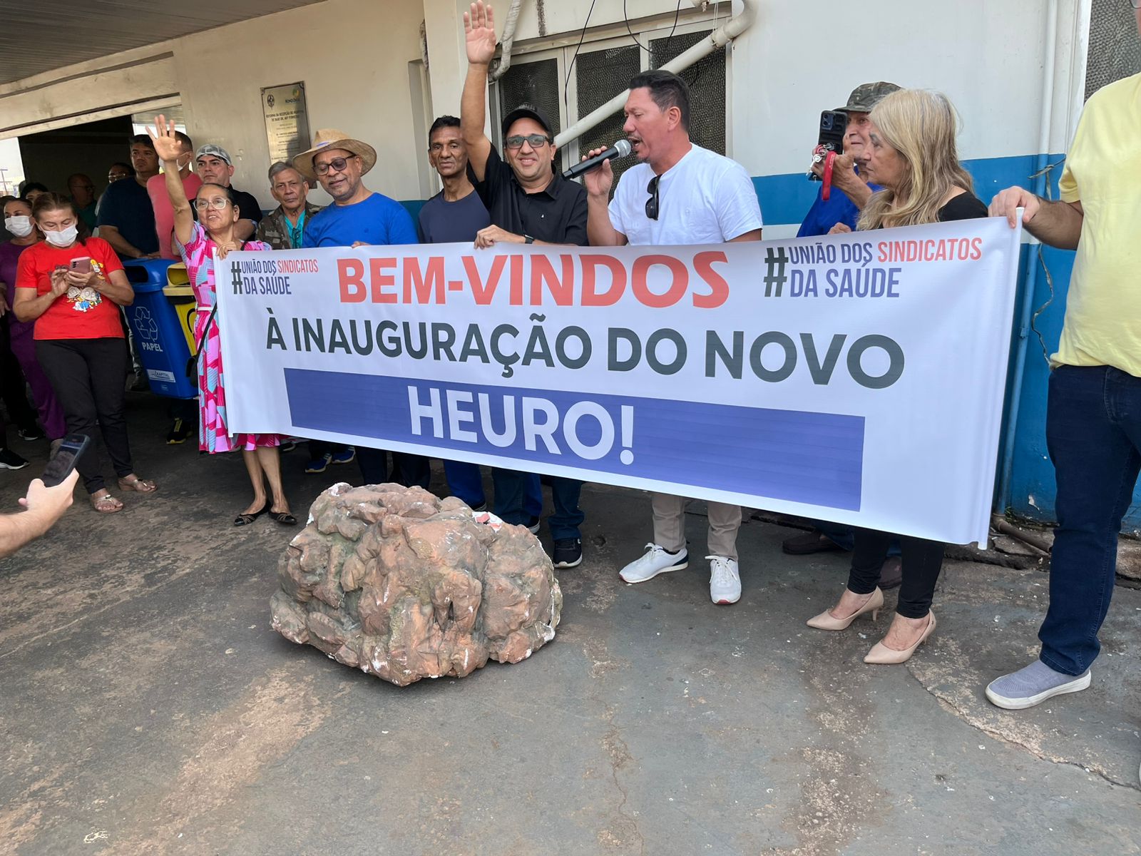 HOSPITAIS: Servidores da saúde estadual estão reunidos para decidir sobre paralisação