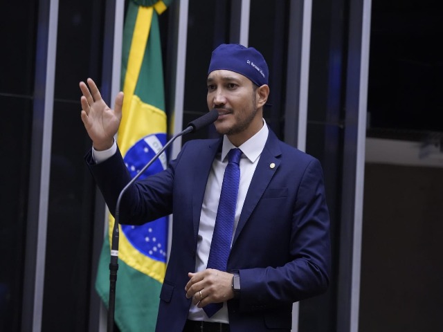 FERNANDO MÁXIMO: Deputado celebra lei que garante fisioterapia a pacientes que retirarem mama