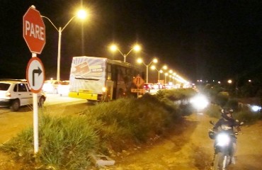 Semáforos no Trevo da Campos Sales com a BR 364 causam congestionamento e transtorno a motoristas