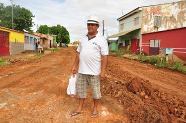 Bairro JK recebe serviços de limpeza e encascalhamento