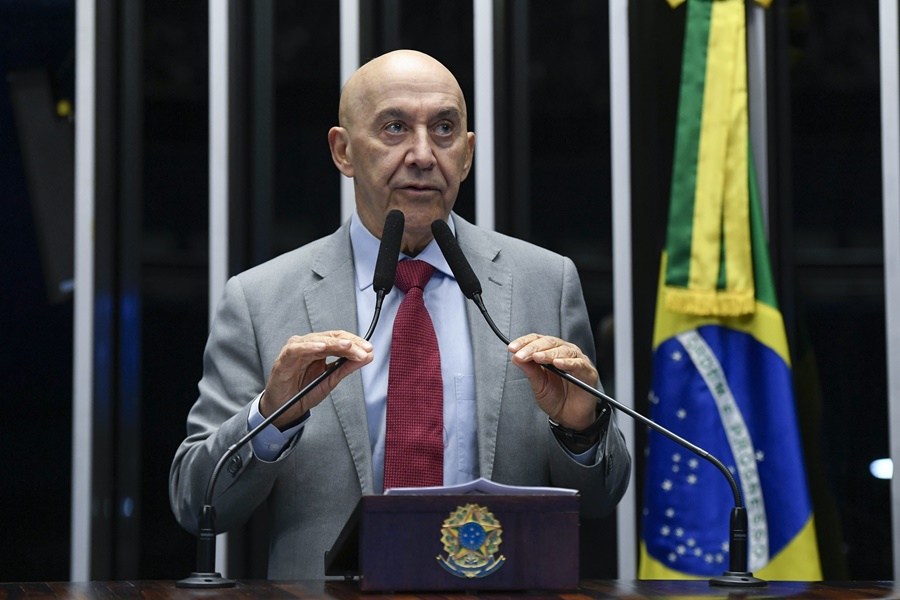 CONFÚCIO MOURA: Senador de RO traça panorama da pobreza brasileira