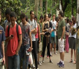 Deficiente auditiva desistiu da faculdade por não ter intérprete na sala de aula