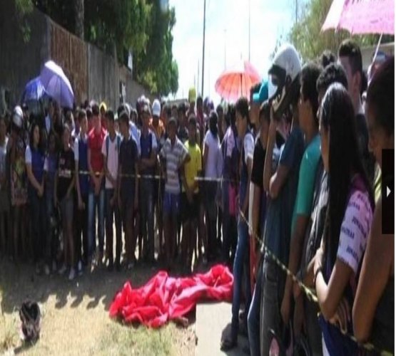 Aluna é executada com 5 tiros na porta de escola