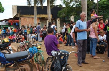 EDUCAÇÃO – Pais de alunos acampam em frente de Paróquia da zona Sul para adquirir vagas em escola do município – Fotos