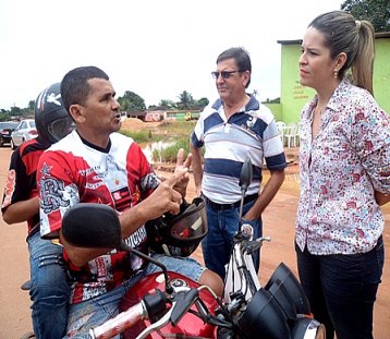 Vereadora solicita da Semusb limpeza e drenagem em rua da capital