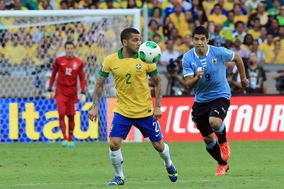 Em jogo nervoso, Brasil vence Uruguai e vai à decisão