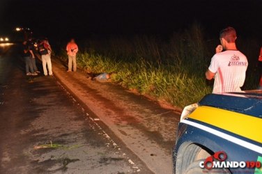 Homem morre atropelado após se jogar na frente de caminhão 