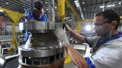 Mercado reduz previsão de queda do PIB  e aumenta alta para 2017