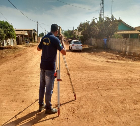 DER realiza levantamento topográfico de ruas e avenidas que irão receber asfalto