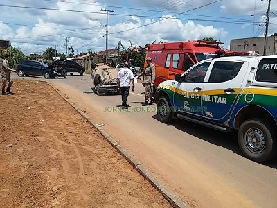 Acidente entre carros deixa três feridos