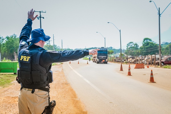 BR-364: Instituto de Pesos e Medidas fiscaliza o transporte de cargas perigosas