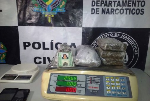  TRÁFICO - DENARC prende jovem com três quilos de maconha