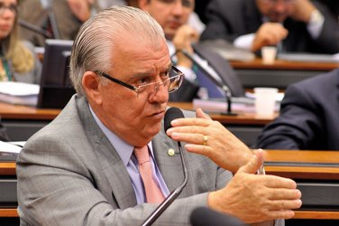 Comissão aprova proposta de Moreira que obriga presença de monitor no transporte escolar 