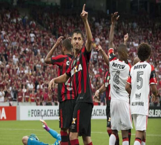 Atlético-PR empata com Fla e se garante na Libertadores