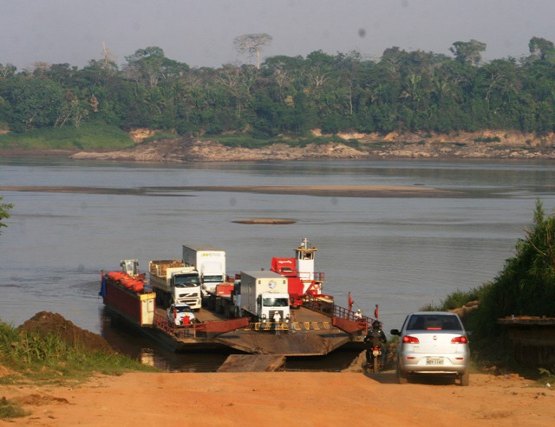 Seca na Amazônia coloca balsa em alerta, Acre pode ficar isolado