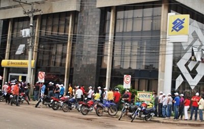 Polícia prende moradores de rua que furtaram agência do BB no centro da Capital
