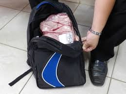 FLAGRANTE - Larápio é preso com 14 peças de picanha na mochila em furto no Gonçalves