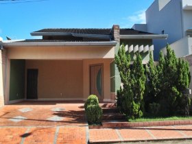 Vende-se excelente casa no Cond. Nova Alphaville