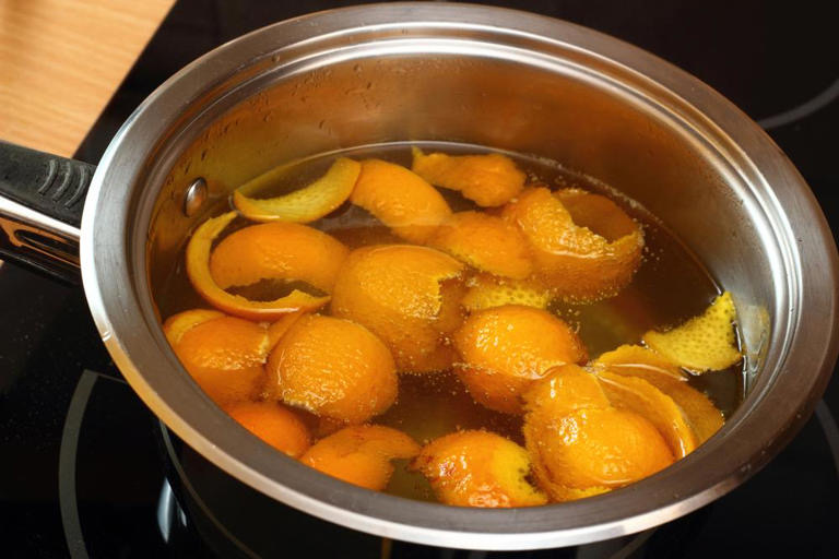 MOTIVO GENIAL: Vovó fervia casca de laranja no fogão e o aroma espalhava
