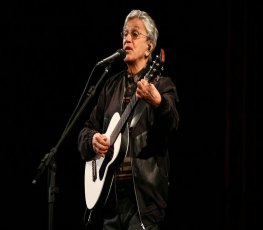 Justiça determina que conteúdo ofensivo contra Caetano Veloso seja retirado de redes sociais