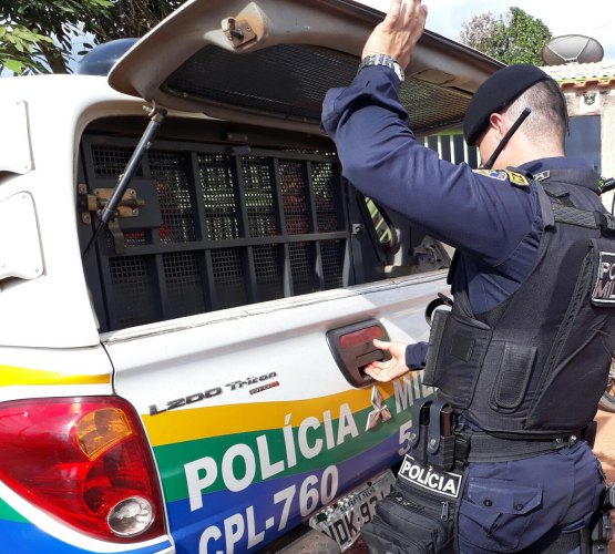 EMBRIAGADO: Filho ameaça matar mãe de 78 anos