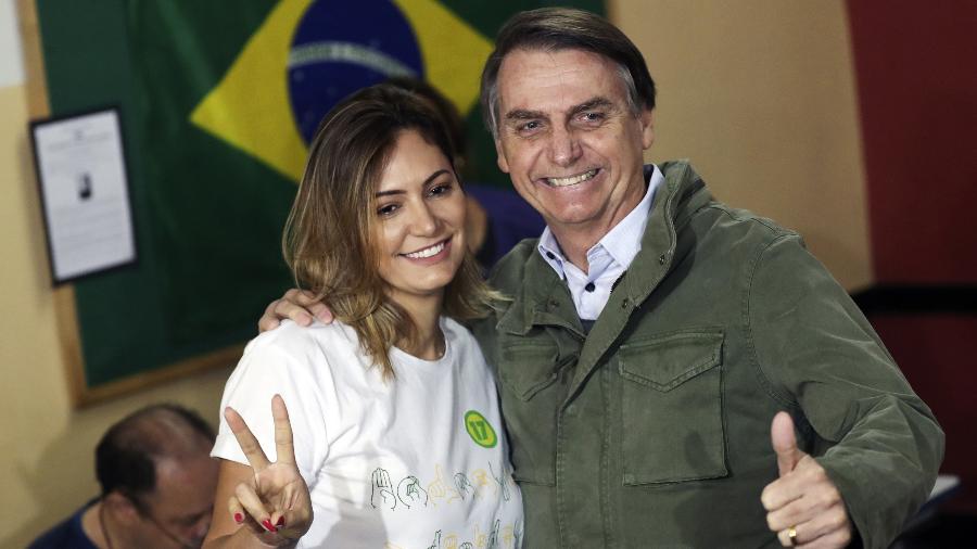 ESCLARECIMENTO: Bolsonaro diz que ex-assessor tinha dívida com ele e pagou à primeira-dama