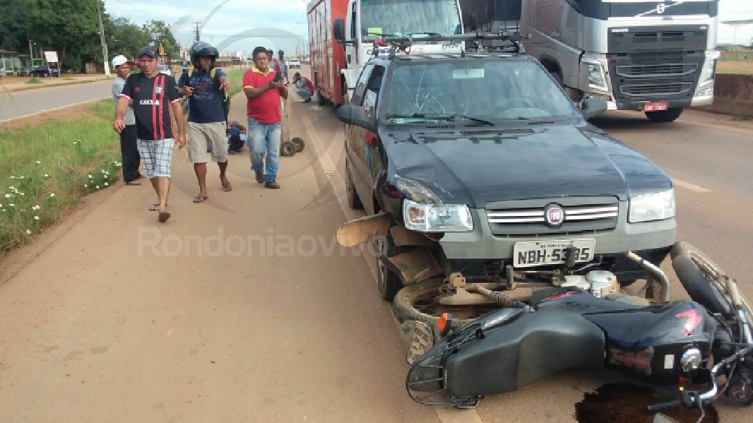 NA FAIXA: Acidente na BR-364 entre caminhão, carro e moto deixa uma vítima