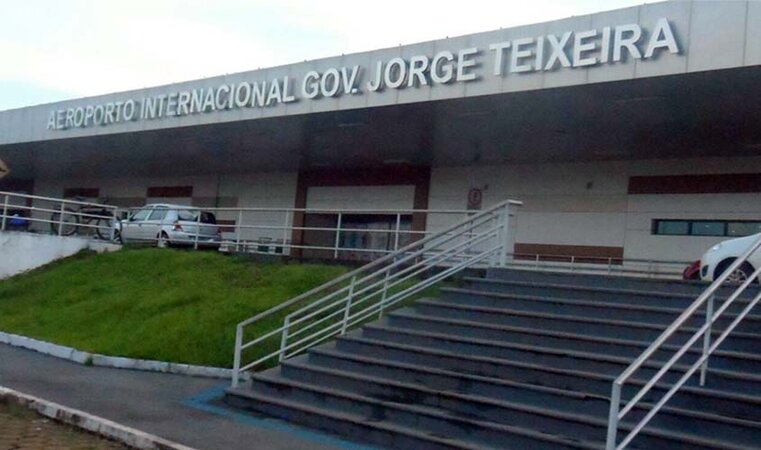 BAGUNÇA: População pede fiscalização em estacionamento no aeroporto de Porto Velho