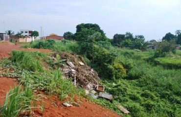 DESCASO – Lixo, lama e dengue, moradores do bairro Nova Floresta sofrem com abandono do poder público