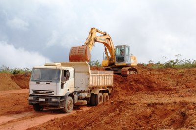 Prefeitura extrai cascalho de área sem autorização de lavra e sem licença ambiental