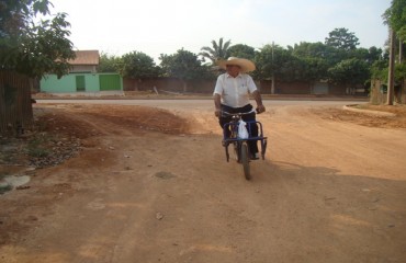 ELEIÇÕES 2010 – Candidato realiza campanha de bicicleta pelas ruas de Rondônia 