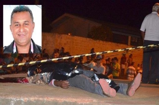 Cantor evangélico é executado durante culto