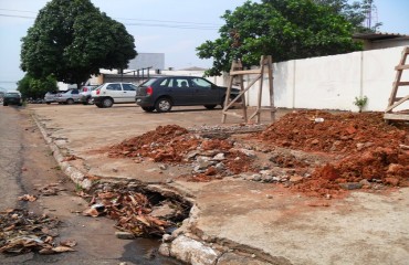 LAMBANÇA  – SEMPLA E SEMPRE estão se preparando para jogar água servida na rua – FOTOS