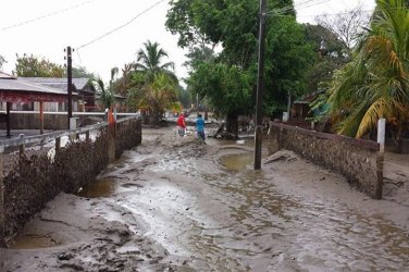 CHEIA – Rio Madeira baixa para 17,86 metros e distrito de São Carlos ressurge em baixo de lama – FOTOS 