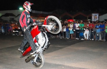 Bingool Motos e equipe Radical Motos fazem o show na capital - Confira Vídeo