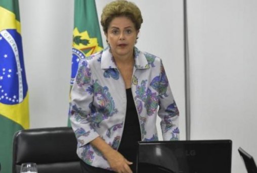 Juristas elaboram manifesto exigindo renúncia de Dilma