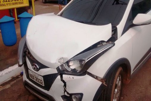 Câmera flagra acidente entre carros na região central - VÍDEO