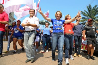 Jaqueline e Ivone Cassol comandam caminhada na capital