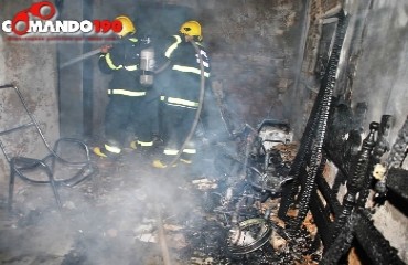 JI-PARANÁ - Incêndio destrói residência no Bairro Jd dos Migrantes em Ji-Paraná 