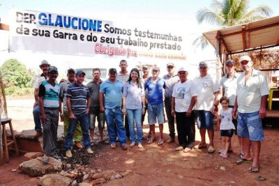 Deputada cumpre agenda entregando benefícios às associações