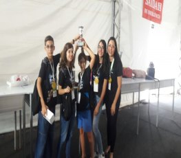 Alunos da Maple Bear vencem competição de robótica na Infoparty 2017