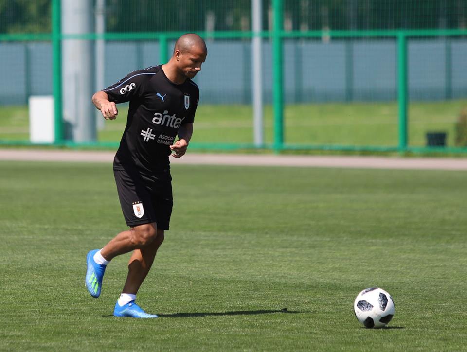 ESPERANÇA: Santos conta com Carlos Sánchez como primeiro reforço para Ricardo Gomes