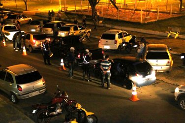 TRÂNSITO VIVO - PM prende 21 por embriaguez ao volante 
