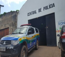 Mototaxista baixou o cacete na mulher e enteada por causa do passarinho 