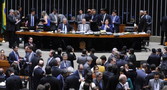 Congresso aprova alteração da meta fiscal e permite deficit de R$ 170,5 bi