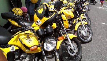 JARU - Reunião entre Executivo e mototaxistas avalia Lei que regulamenta a profissão