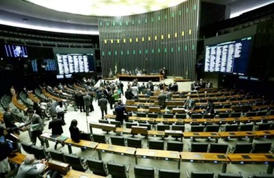 Deputados fazem bolão de R$ 100 sobre placar do impeachment