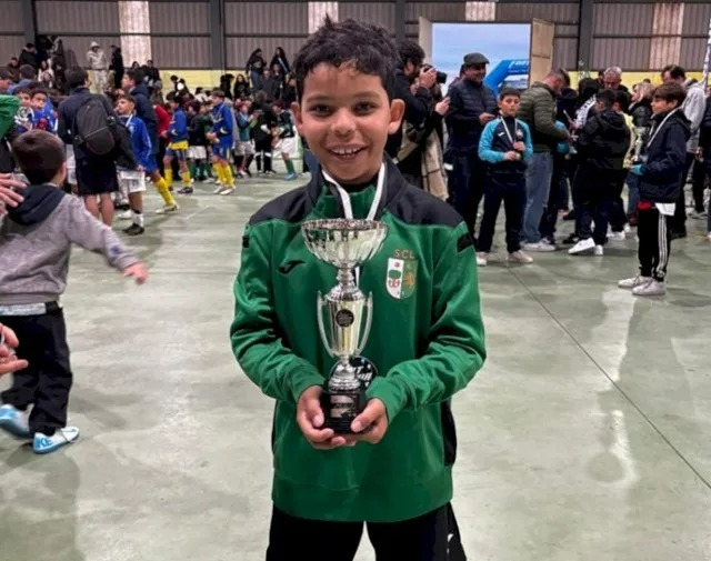 ORGULHO: Atleta de Cerejeiras disputa torneio internacional de futebol em Portugal