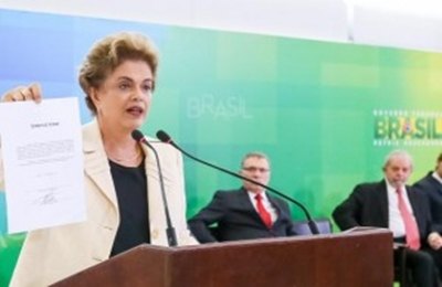 Base abandona Dilma e ministro da Justiça é suspenso